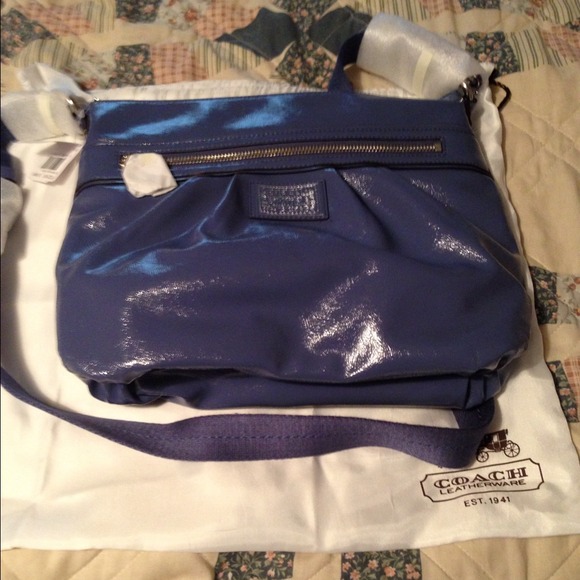 RESERVD NWT Authentic Coach Daisy Liquid Gloss bag