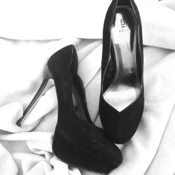 HOLD for @msstrawman ! (:Bakers "Villa" black Heel