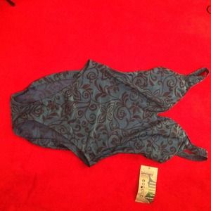 NWT ONE PIECE SWIMSUIT