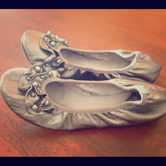 Gorgeous silver ballet flats Excellent condition!