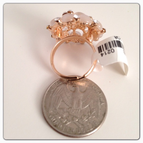 Ring - Picture 3 of 4