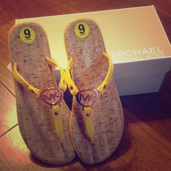 NIB MICHAEL KORS BRIGHT YELLOW SANDALS SOLD
