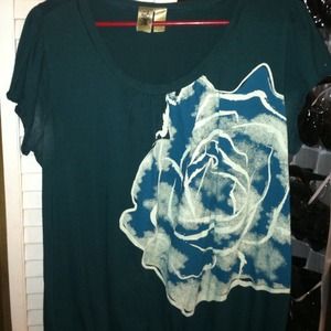 Bundled for  whit0913.  1x shirt dark green shirt.