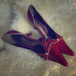 Leather Red snakeskin pointed heels by Nina. Sz 10