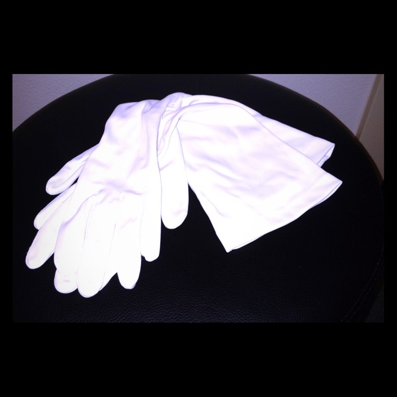 Long white dressy gloves. Have Black n green also.