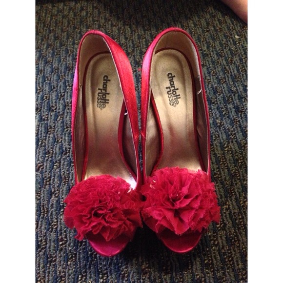 Red pumps