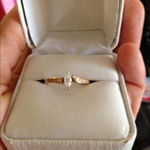 ⛔HOLD⛔Gold diamond heart ring ⬇PRICE REDUCED⬇
