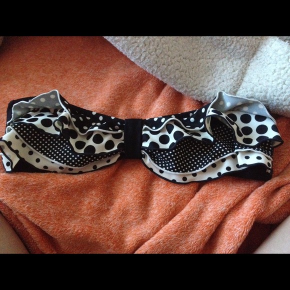 Strapless bathing suit