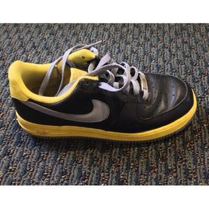 Nike Air Force 1's classic Blk/Yellow/Grey