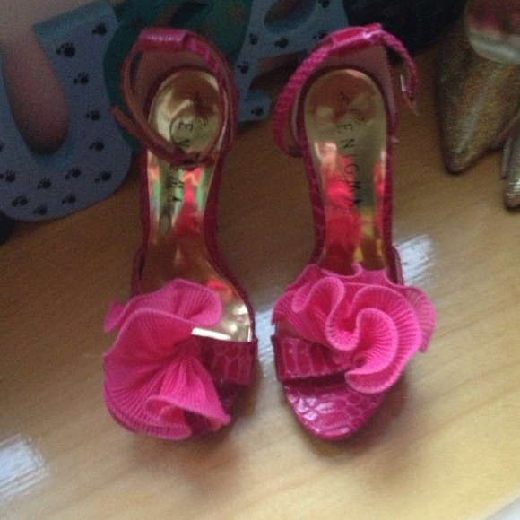 Fuchsia shoes
