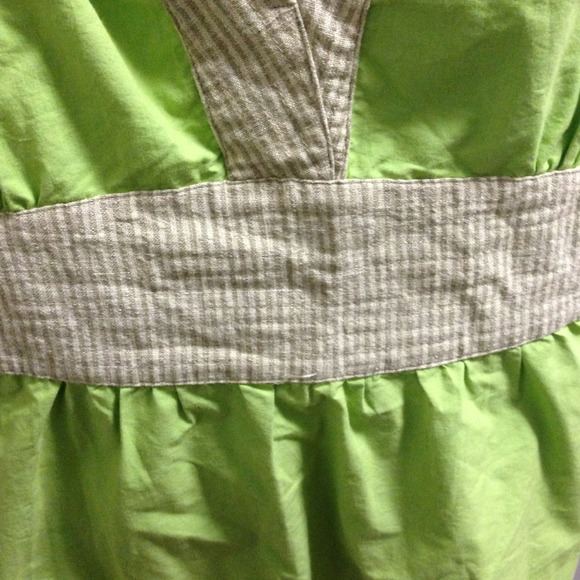 Pema Designer Kiwi Colored V-Neck shirt - Picture 2 of 4