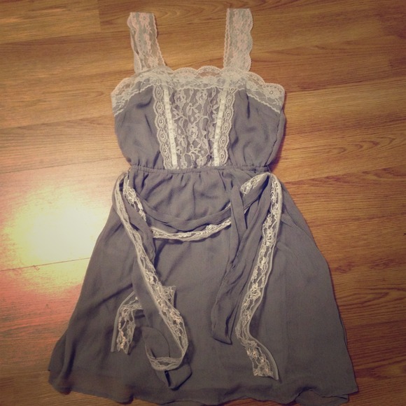 Cute and flowy dress with lace👗