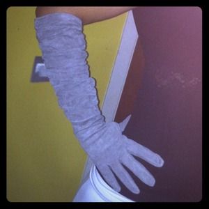 It is a great pair of grey gloves from Charlotte