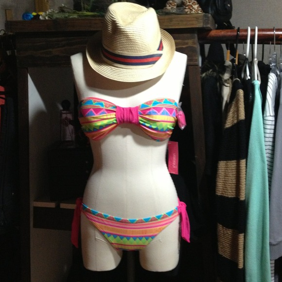 ❌SOLD❌Brand New Xhilaration Swim Set