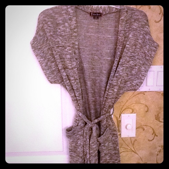 Short sleeve sweater