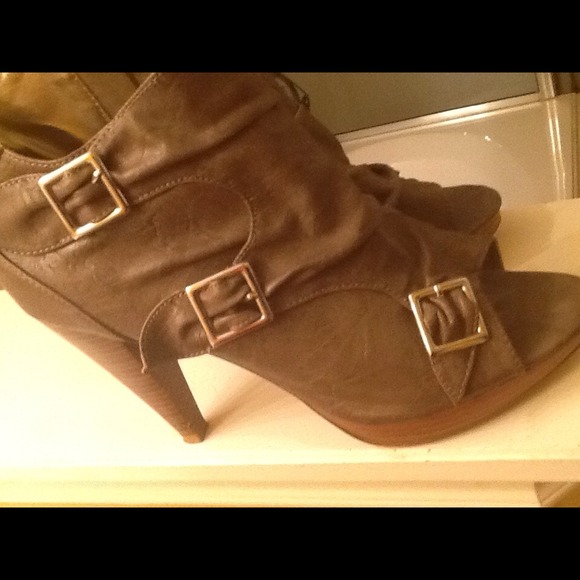 Boot/shoe tan color