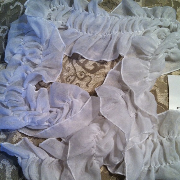 White ruffle scarf