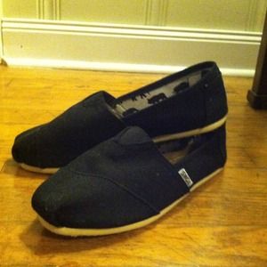 Classic Black Toms