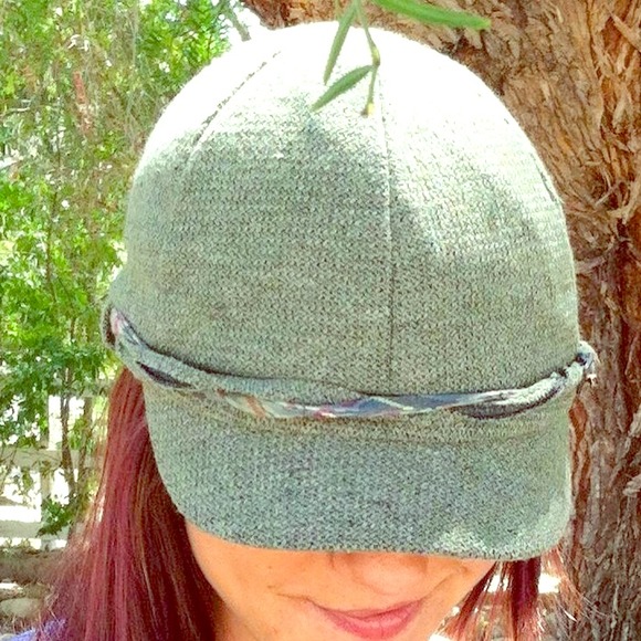 Green wool cap from Urban Outfitters - Picture 1 of 4