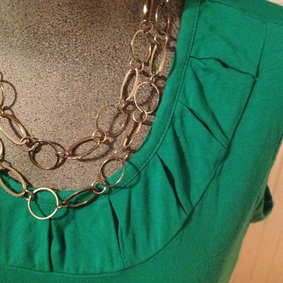 🚫BUNDLED🚫Green top - Picture 2 of 3