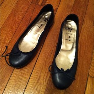 Cute pair of blue shoes!! From fs/ny.