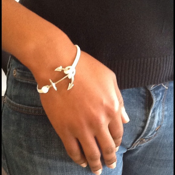 Off white/cream anchor bracelet