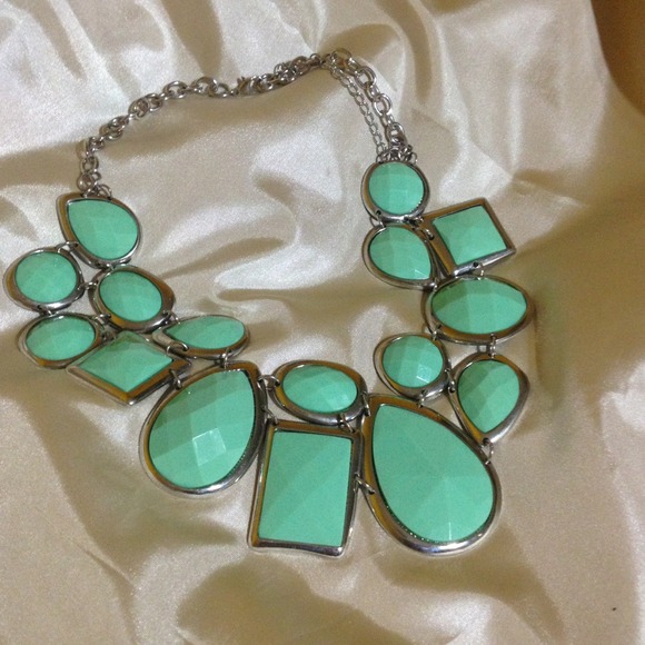 ❌SOLD IN BUNDLE❌ Turquoise Statement Necklace - Picture 1 of 1