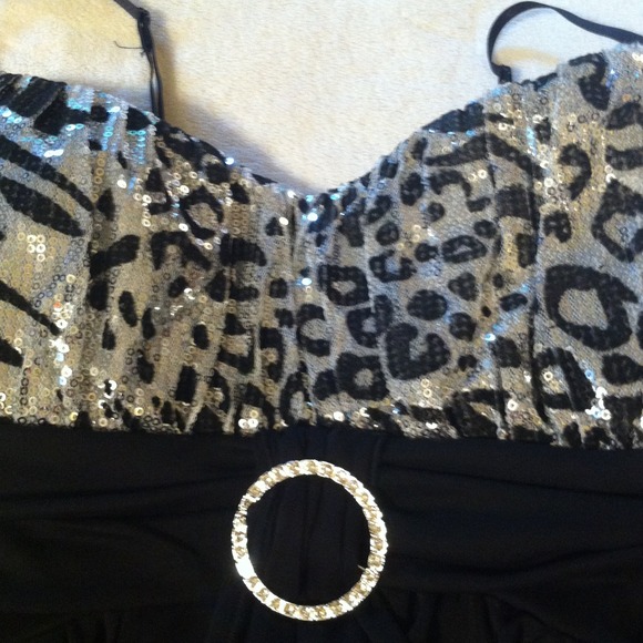 ❤❤REDUCED❤❤Gorgeous prom dress or evening dress!! - Picture 3 of 4