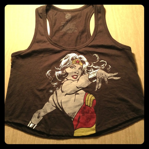 ❌Sold/bundle❌Wonder Woman cropped racer back tank
