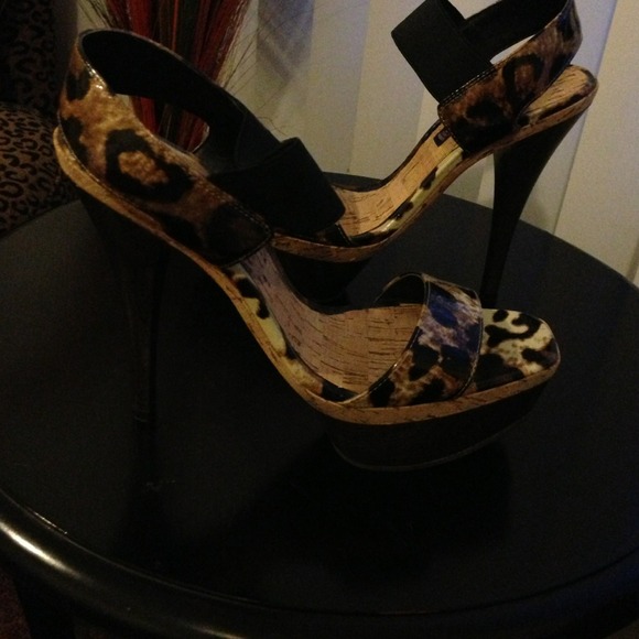 Steven by Steve Madden 5" heel ,1" platform - Picture 1 of 4