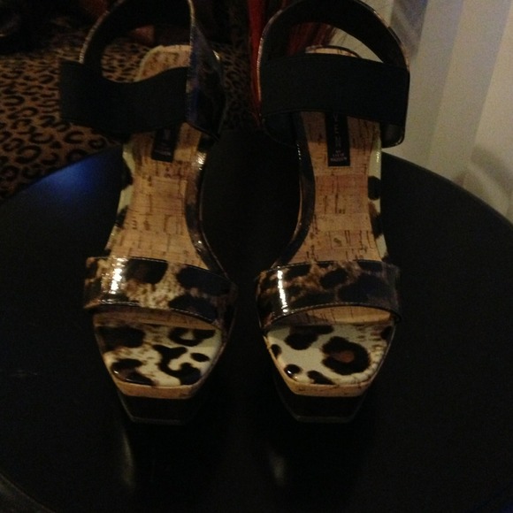 Steven by Steve Madden 5" heel ,1" platform - Picture 3 of 4