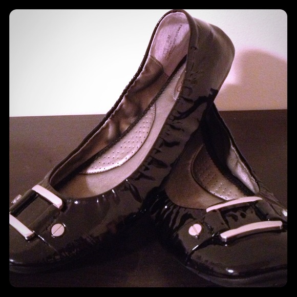 Patent black flats with Buckle