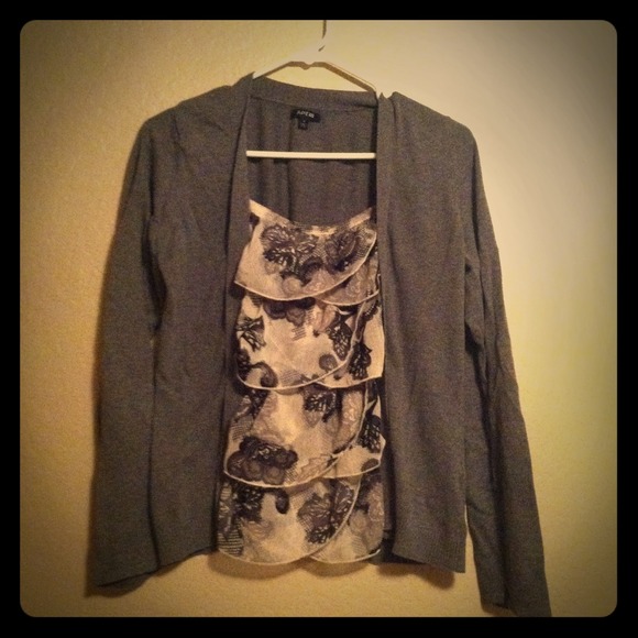 ❌SOLD❌Apt.9 long sleeve ruffle top!