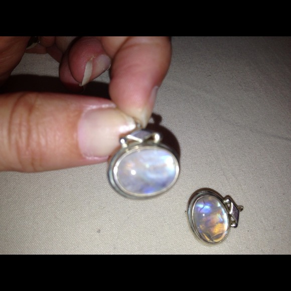 Earrings. Sterling Silver and Moonstone.