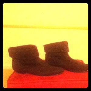 Short boots like peter pan style