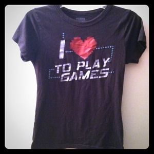 Black "I love to Play Games" graphic tee