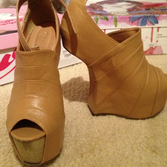 Gravity heel
