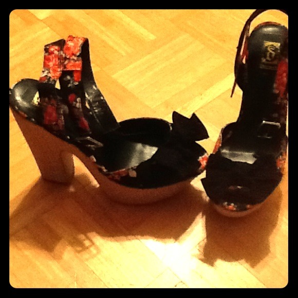 Adorable summer platforms!! Brand new
