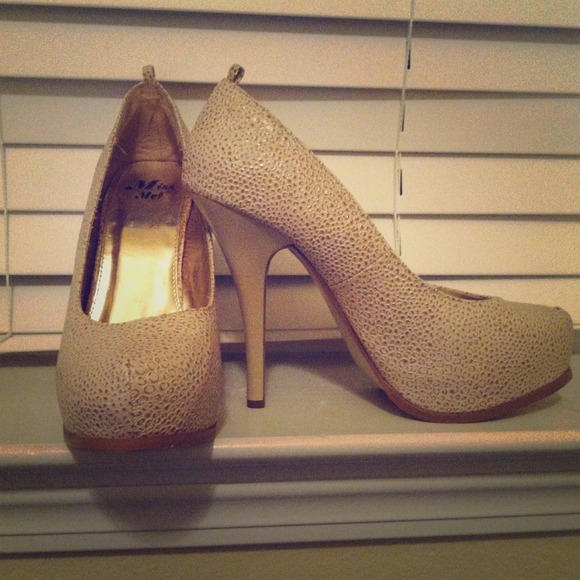 Cream Cheetah Print Pumps