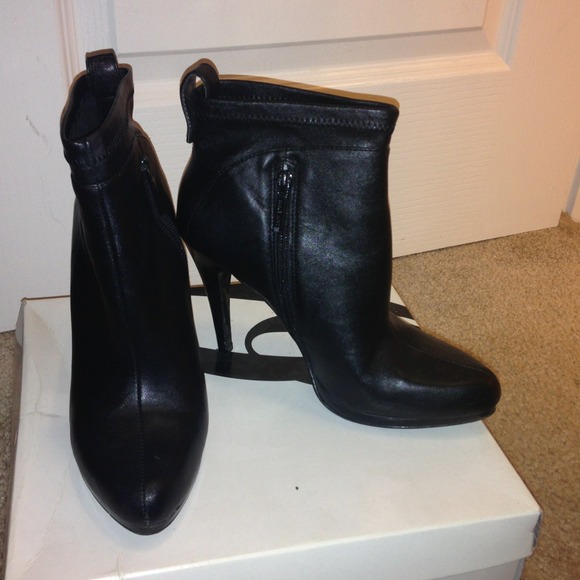 NW black Bootie