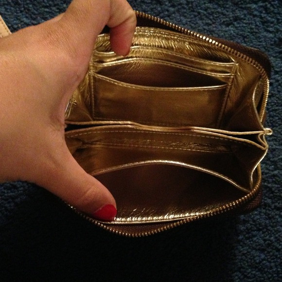 ⭐️PRICE FIRM⭐️Michael Kors Wristlet - Picture 3 of 4