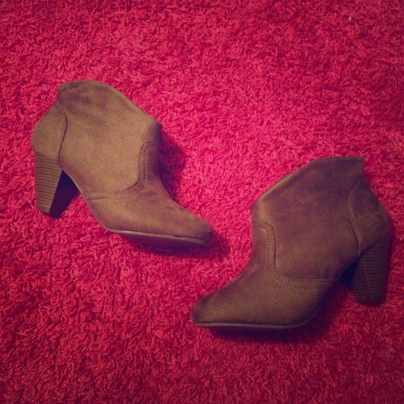 Suede boots