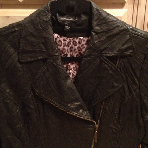 Faux leather jacket from Forever 21 - Picture 3 of 4