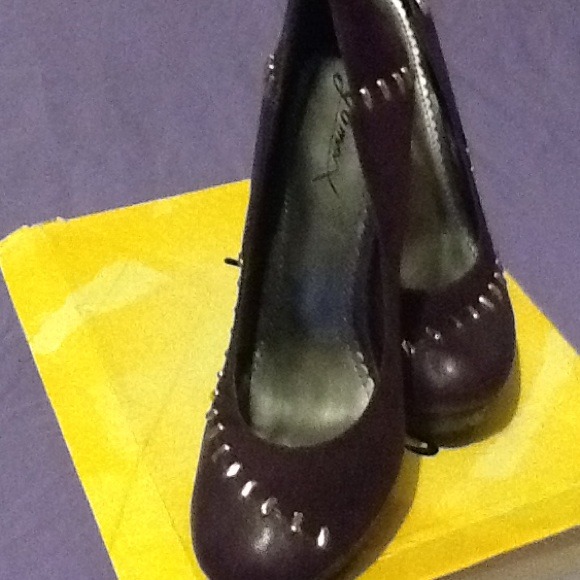 New shoes - Picture 3 of 4