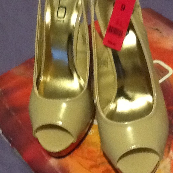 New shoes - Picture 2 of 4