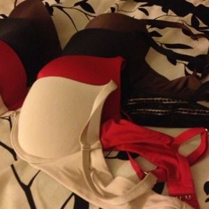 *On hold* 4 bras with slight padding & underwire