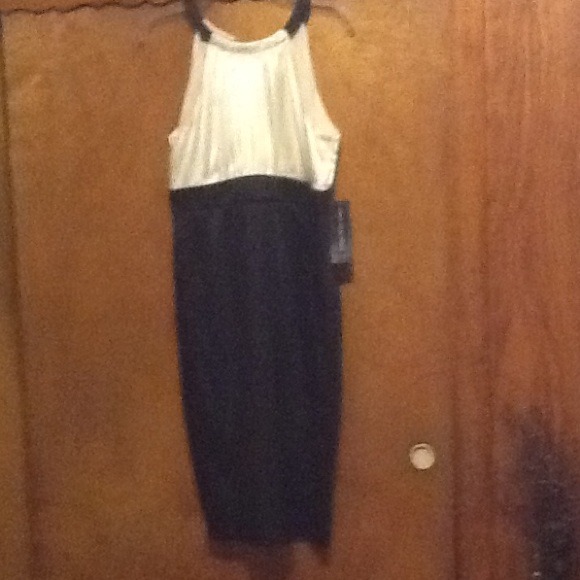 Dress - Picture 2 of 4