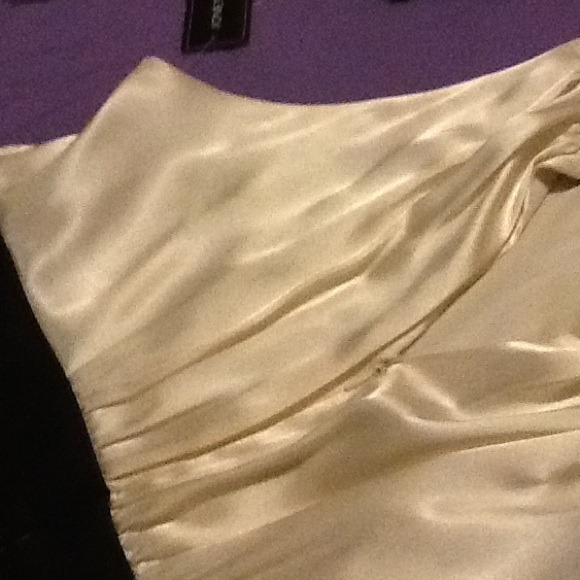 Dress - Picture 4 of 4