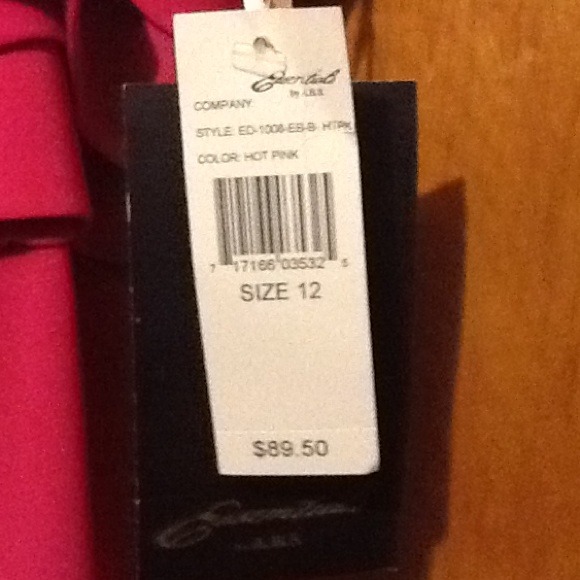 New hot pink dress - Picture 3 of 4