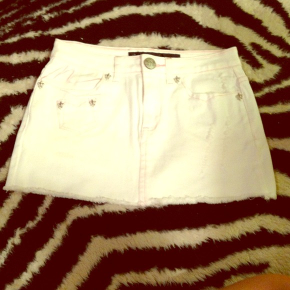 White jean mini skirt !